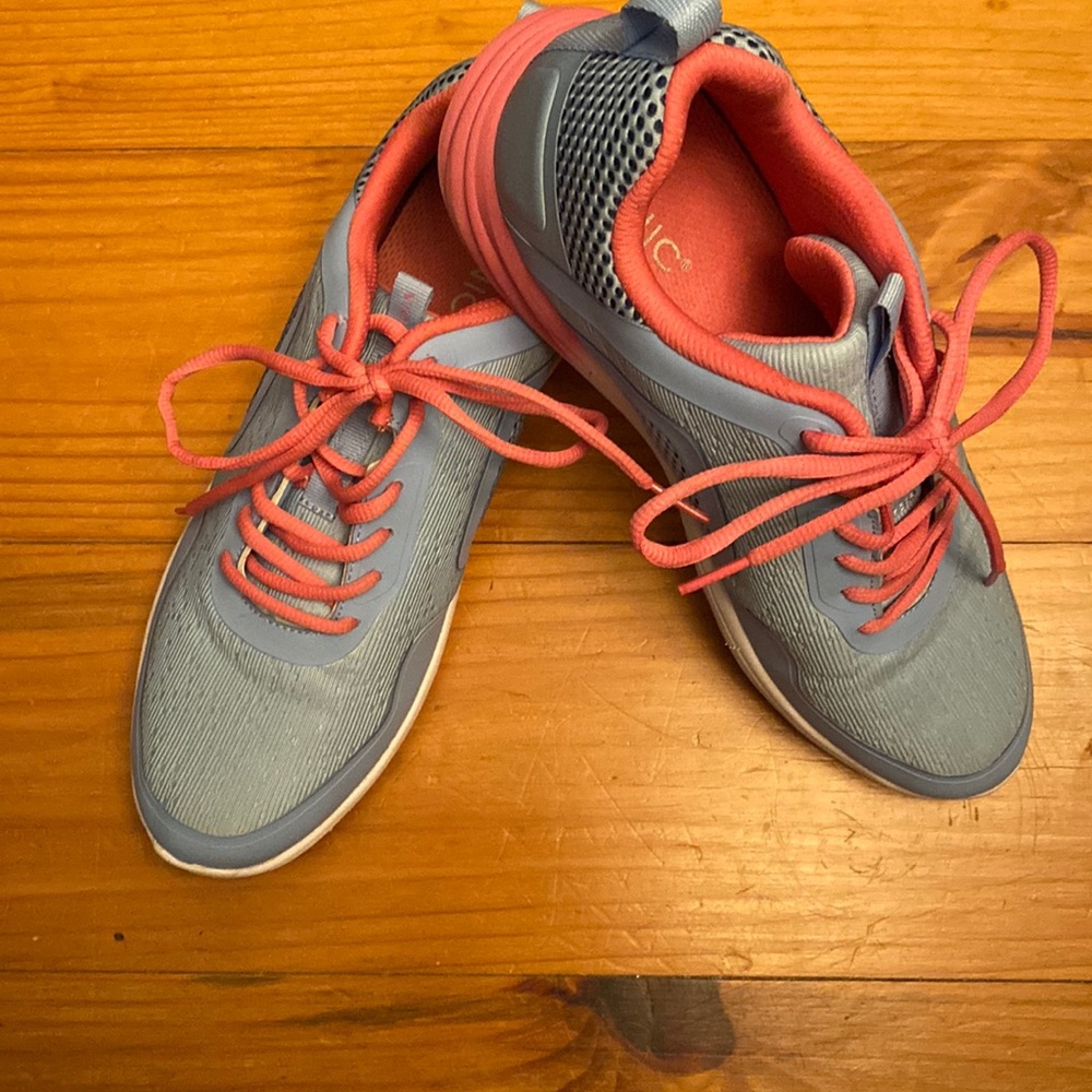 Vionic sneakers, great leisure wear and walking shoe